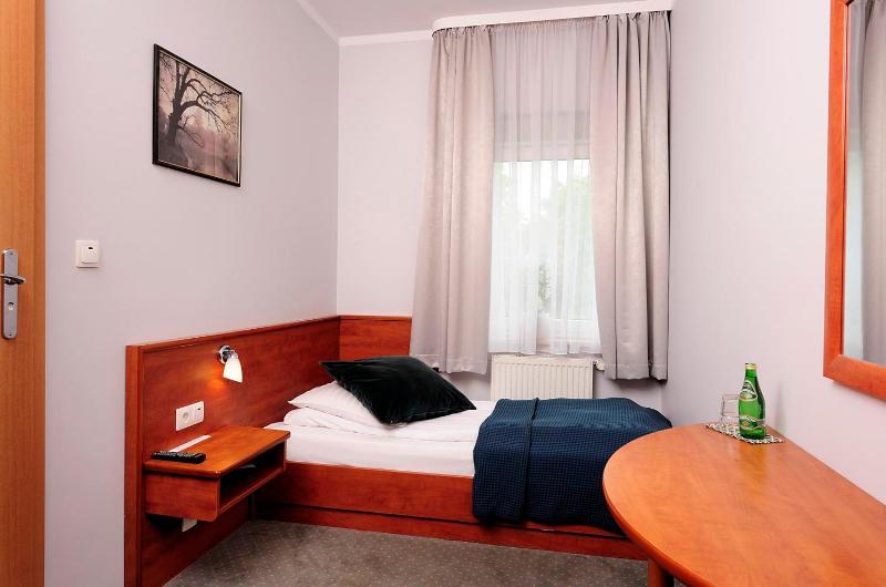 Single Room image 3