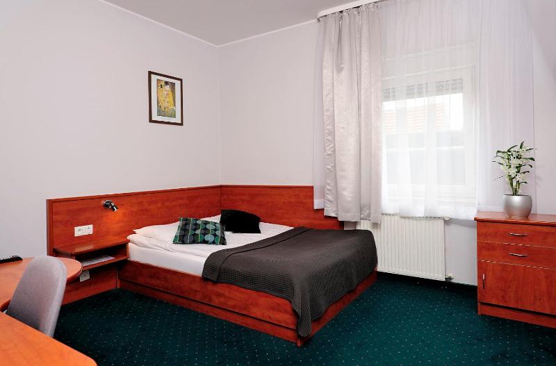 Double Room image 1