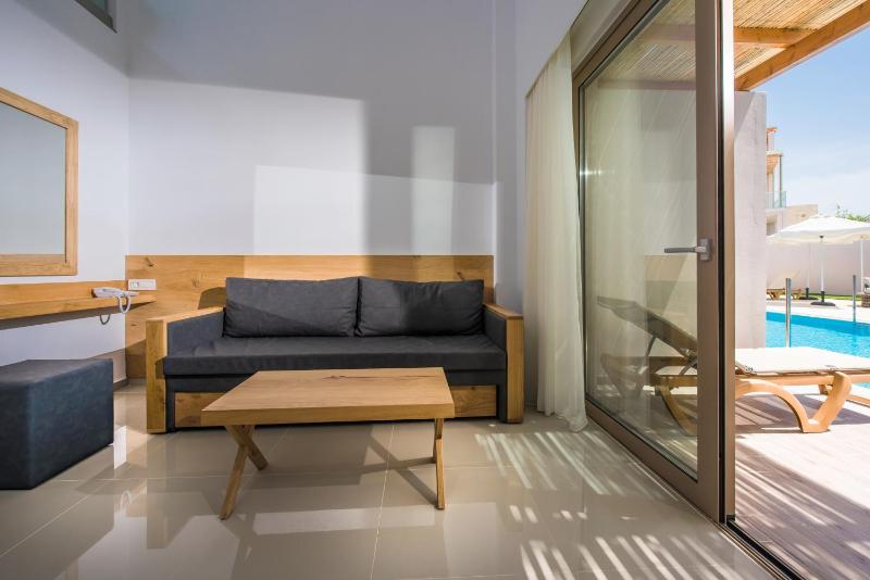 Maisonette Swim Up image 3