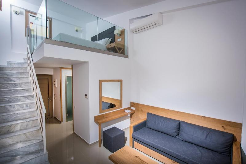 Maisonette Swim Up image 1