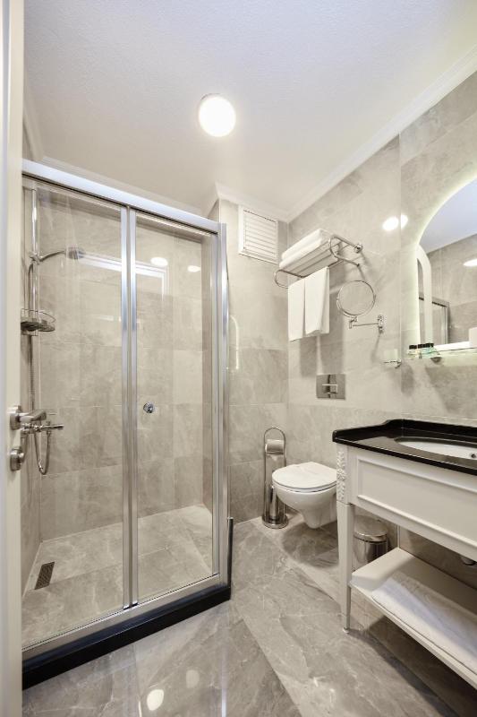 Standard Twin Room image 2