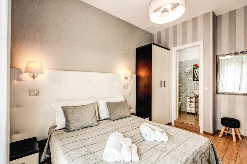 Double or Twin Room image 3