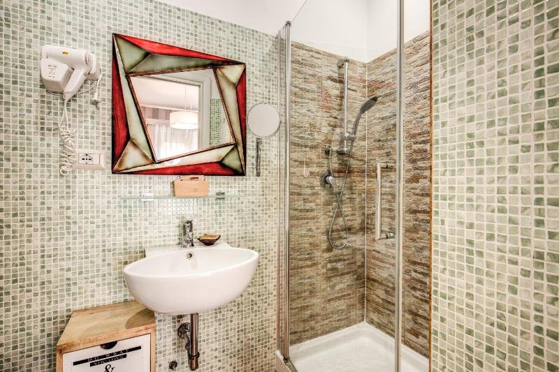 Double or Twin Room image 4