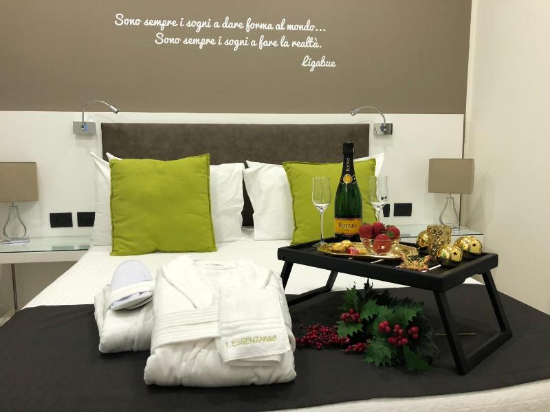 Deluxe Double Room with Sea View image 2