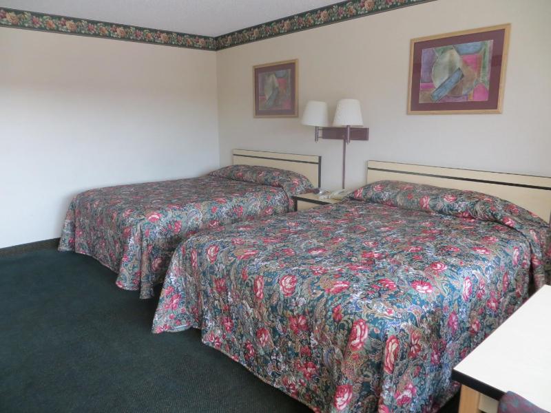 TravelStar Inn & Suites - image 10