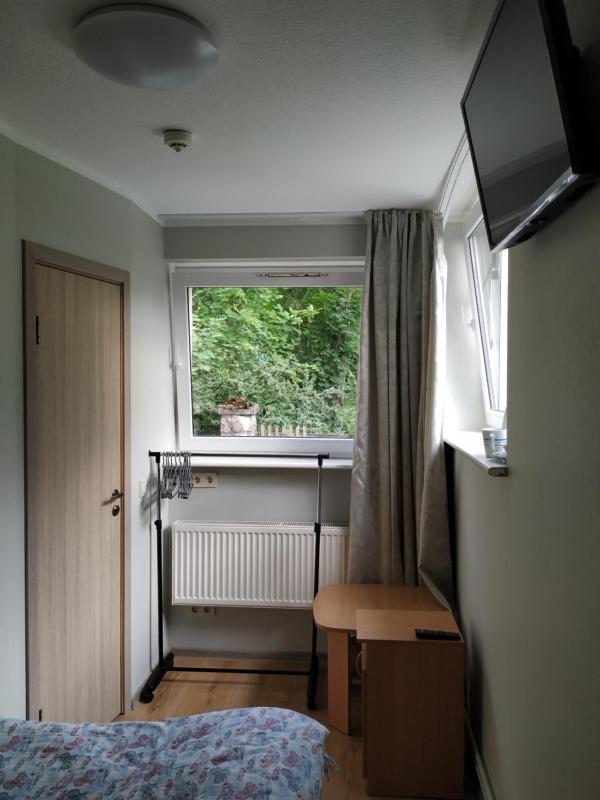 Small Double Room image 4