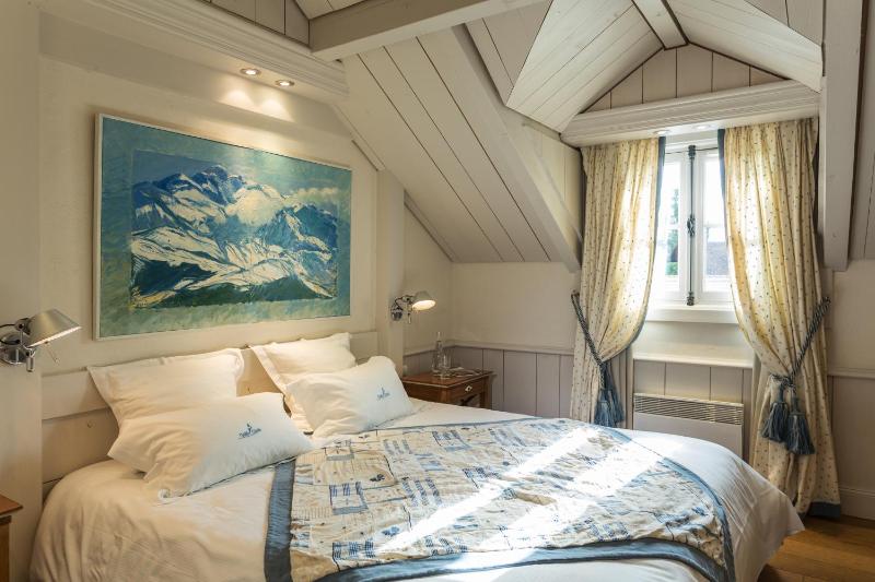 Double or Twin Room image 4