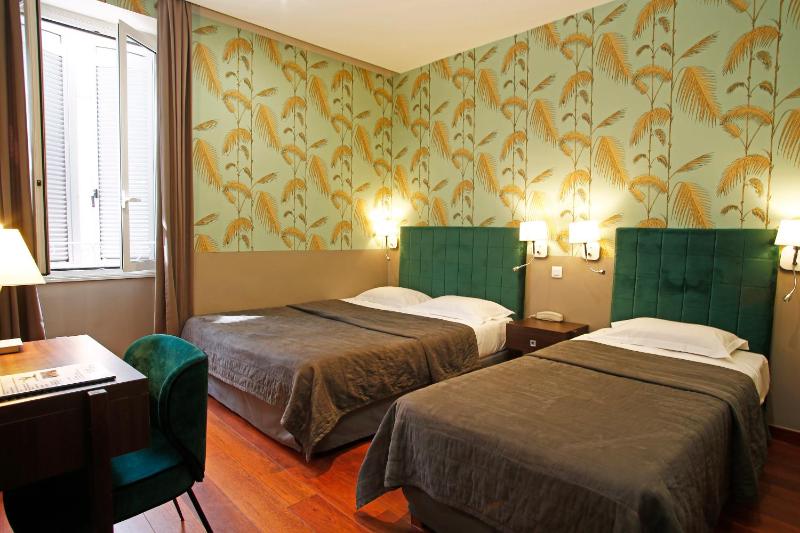 Triple Room image 2