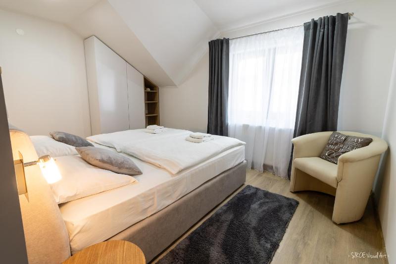 Studio Apartment image 4