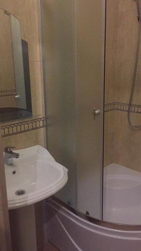Twin Room with Private Bathroom image 3