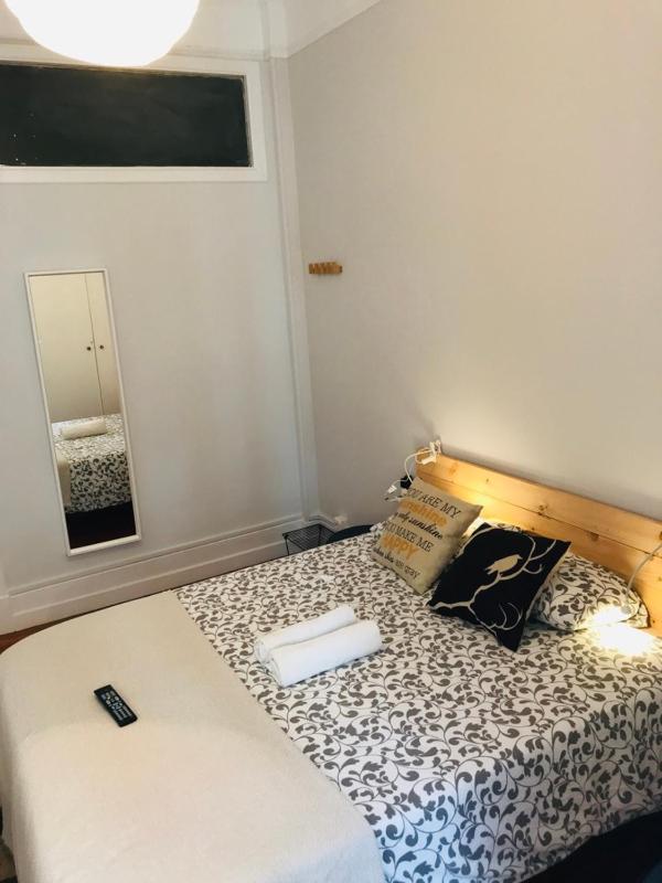 Standard Double Room with Shared Bathroom image 2