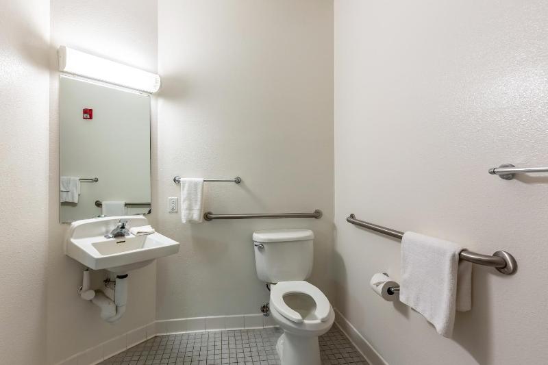 Double Room - Disability Access - Non-Smoking image 2