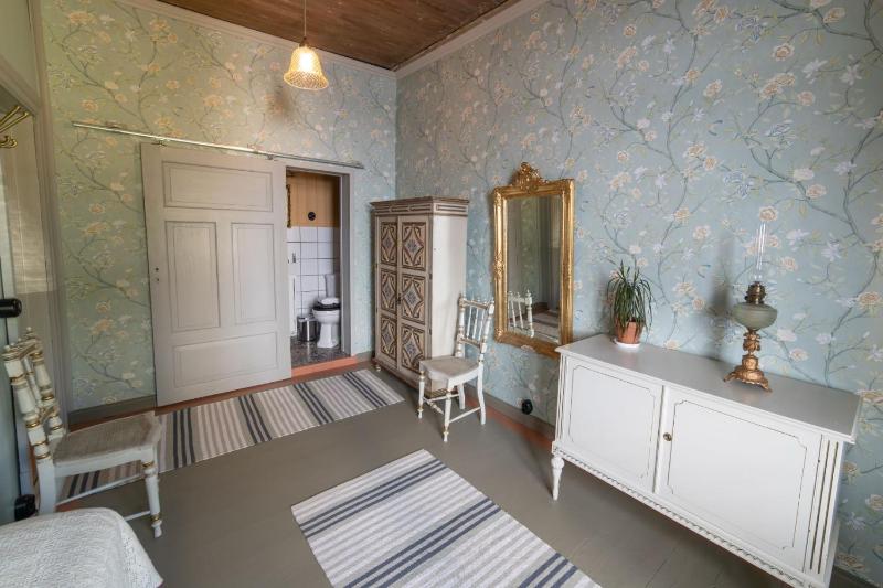 Double or Twin Room with Garden View image 4