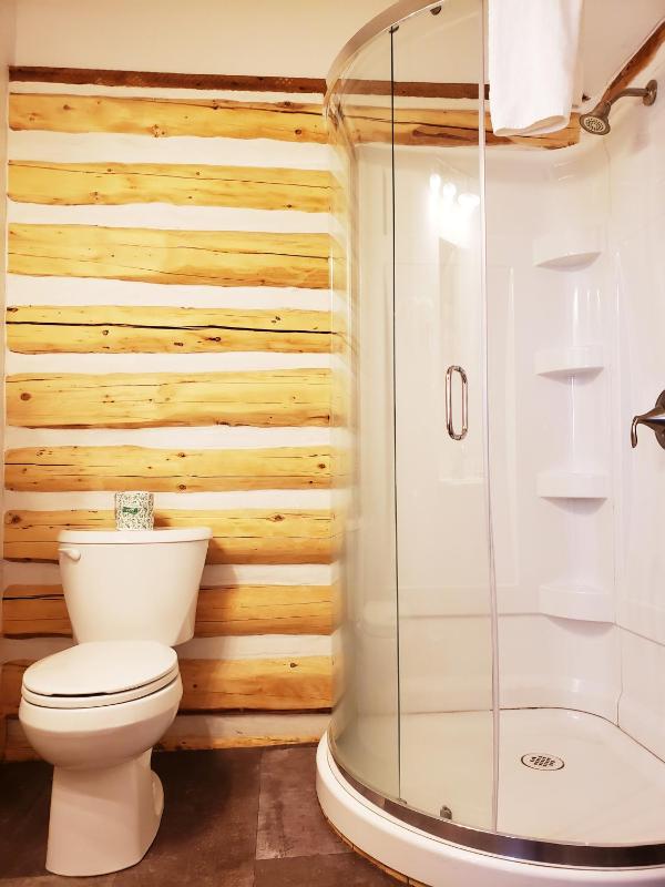 One-Bedroom Cottage image 3