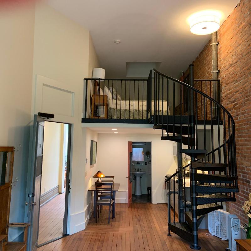Studio - Split Level image 2