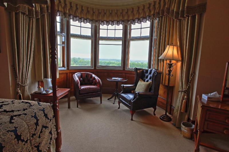 King Room with Garden View image 3