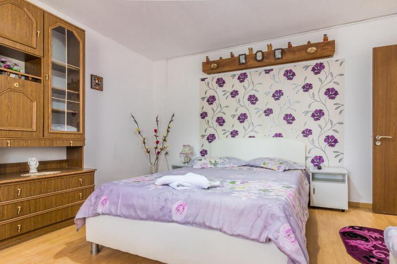 Triple Room with Private Bathroom image 2
