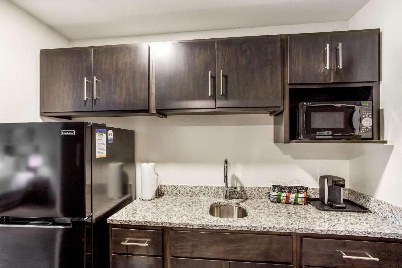 King Suite - Non-Smoking image 3