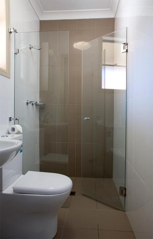 Budget Double Room image 3