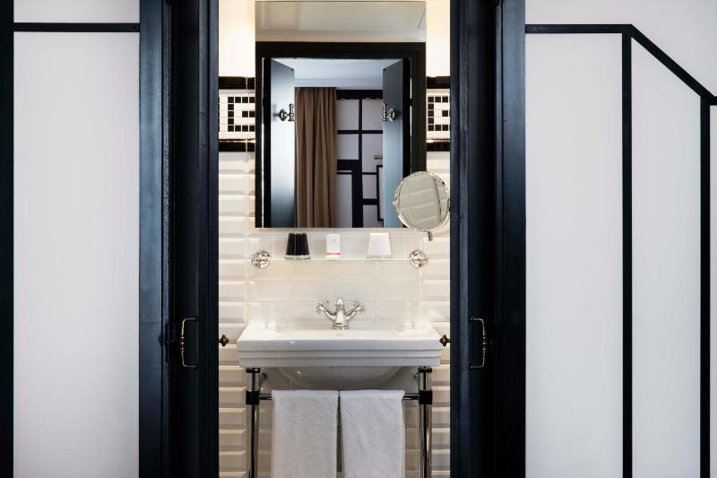 Superior with Balcony and with Private Hammam Access image 2