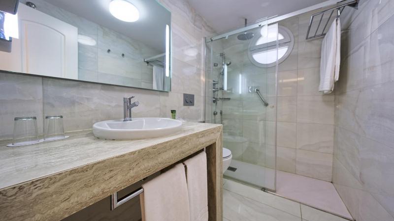 Suite with Pool View image 1