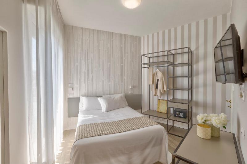 Double Room with Sea View image 1