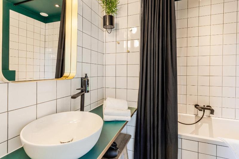 Standard Triple Room image 4