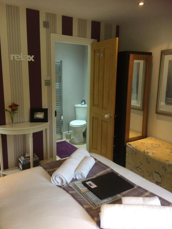 Queen Room image 2