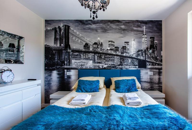 One-Bedroom Apartment image 2