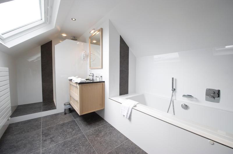 Superior Double Room image 3