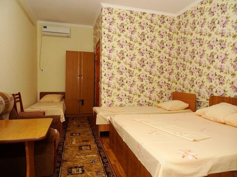 Quadruple Room with Private Bathroom image 2