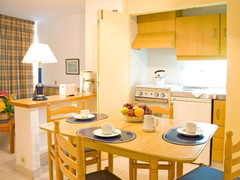 One-Bedroom Apartment image 2
