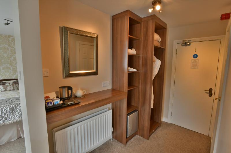 Deluxe Double or Twin Room image 2