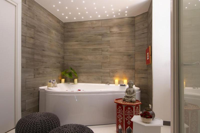 Suite with Spa Bath image 1
