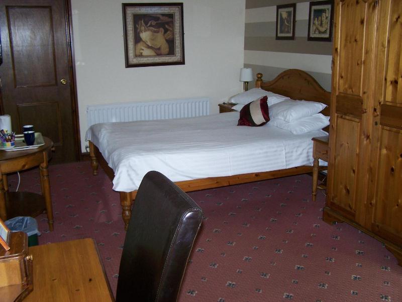 Double Room image 3