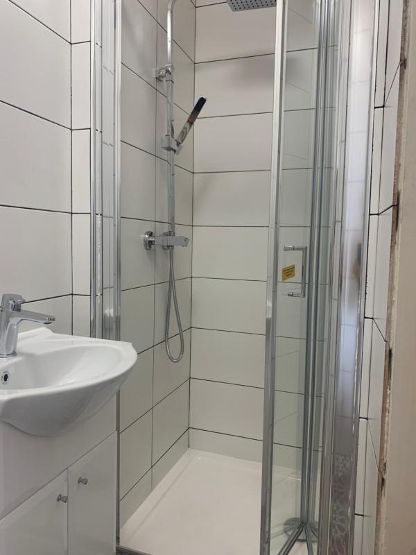 Double Room with Private Bathroom and Balcony image 2