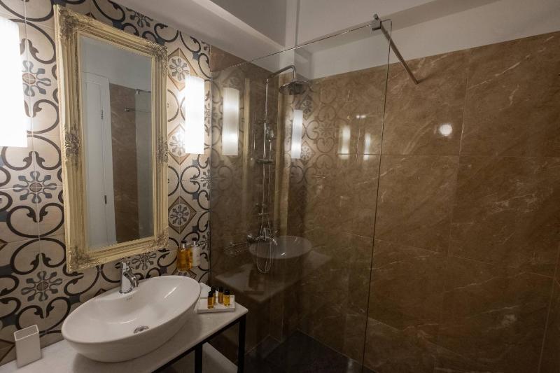 ATHENIAN YARD SUITES - image 15