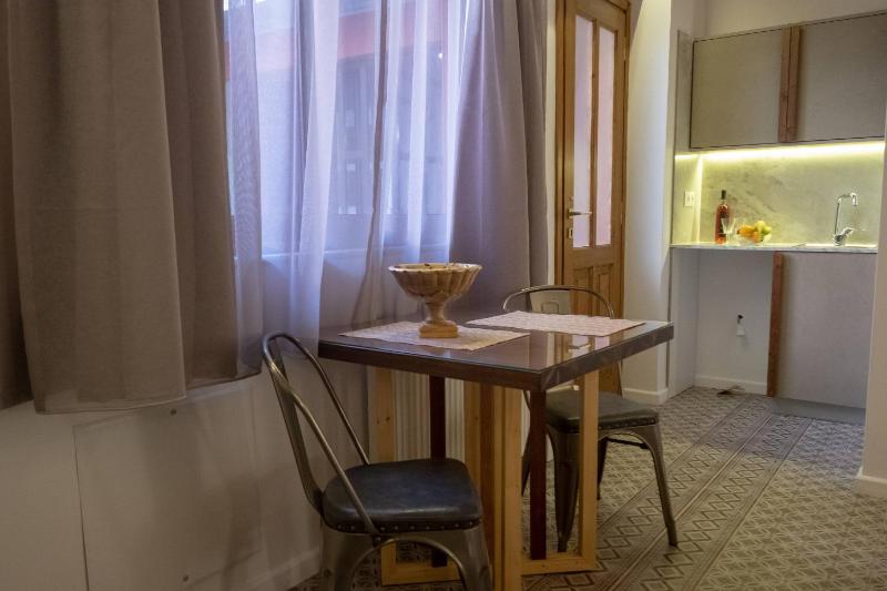 ATHENIAN YARD SUITES - image 8