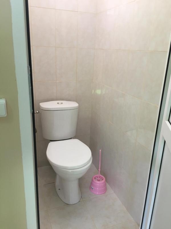 Economy Twin Room with Shared Bathroom image 1