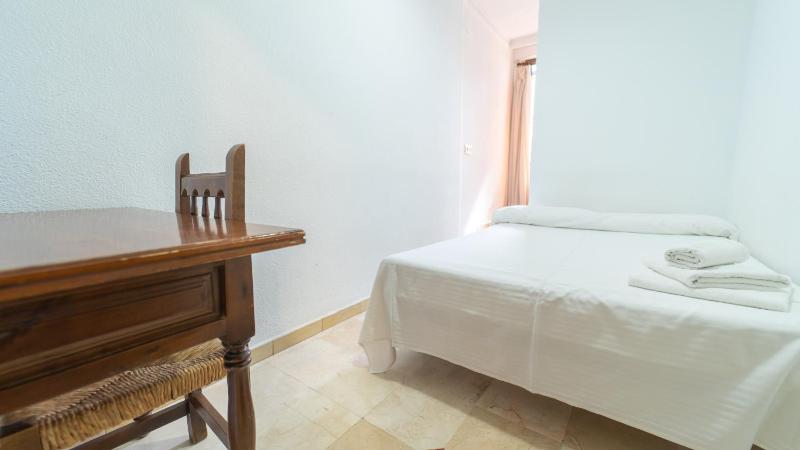 Single Room image 3