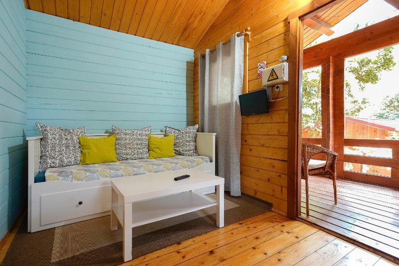 Bungalow (2 Adults and sofa bed) image 4