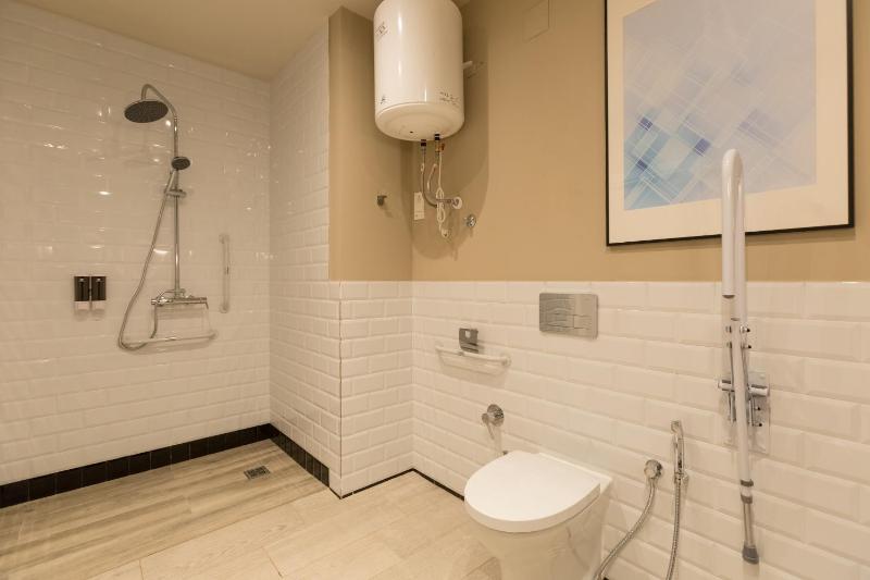 Large Double Room image 4