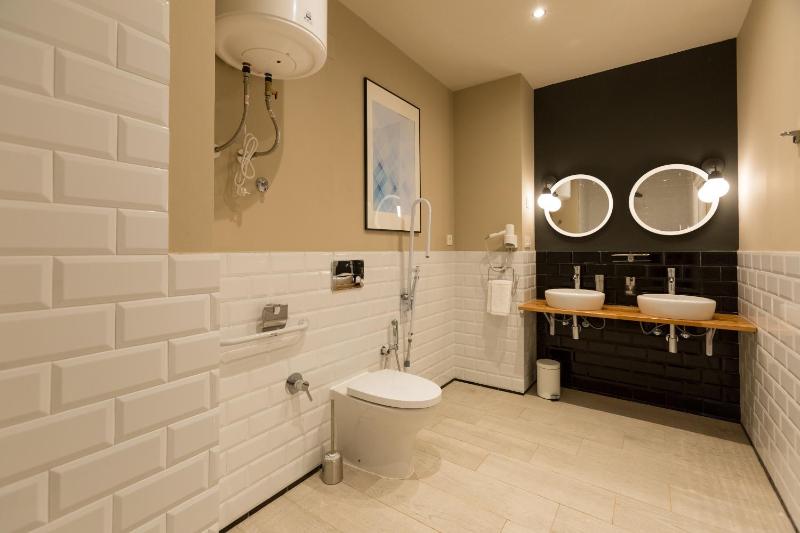 Large Double Room image 2