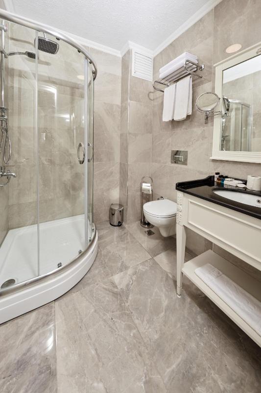 Studio  Room with Garden (Basement) image 2