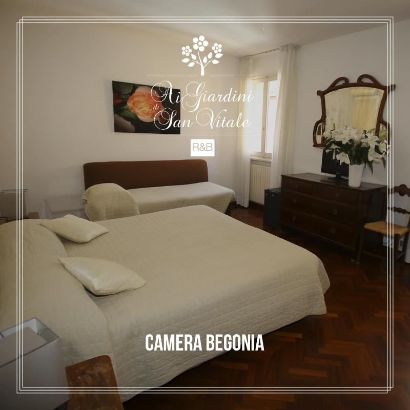 Large Double or Twin Room image 3