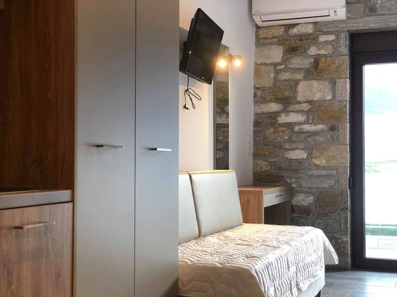 Deluxe Triple Room image 1