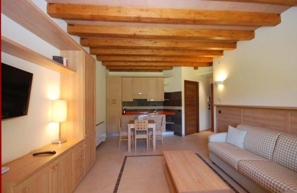 One-Bedroom Apartment image 4