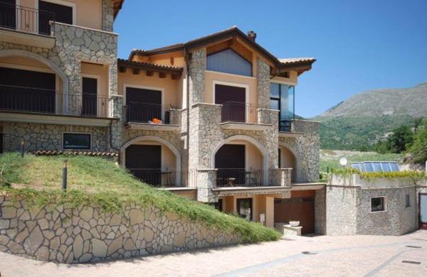 Two-Bedroom Apartment - Split Level image 1