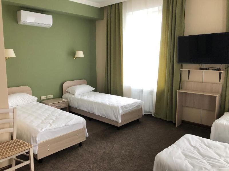 Quadruple Room with Bathroom image 1