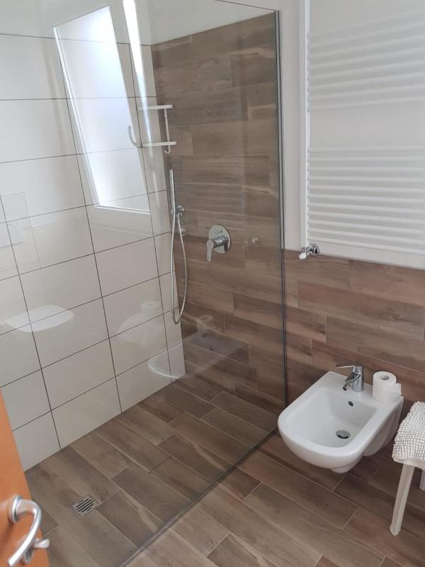 Double Room with Lake View image 2